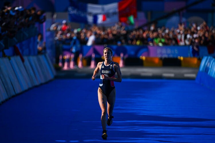 Triathlon – Cassandre Beaugrand, première Française sacrée championne du monde