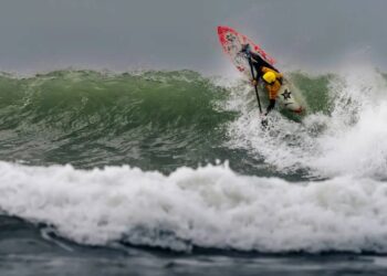 Lou Peter : « Le waveski est un compromis entre le kayak et le surf »