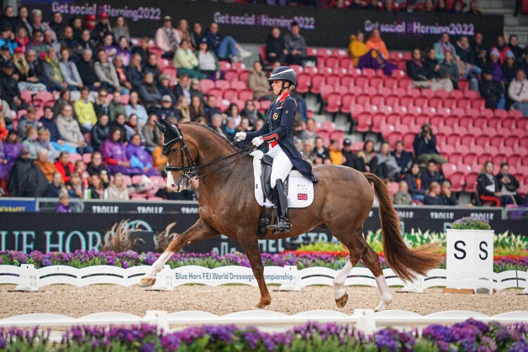 Équitation – La cavalière britannique Charlotte Dujardin suspendue un an pour avoir “excessivement” fouetté un cheval