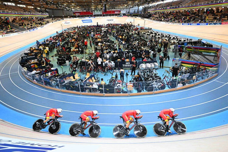 Cyclisme sur piste – Chute spectaculaire à Londres : deux sprinteuses éjectées dans le public