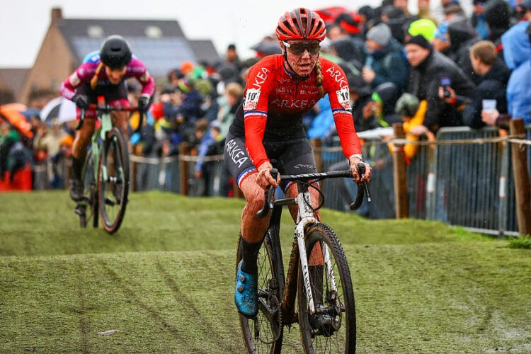 Cyclo-cross – Amandine Fouquenet sacrée championne e France