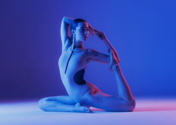 5 exercices à intégrer dans sa routine pour améliorer sa souplesse, avec la complicité de Julie Cukierman