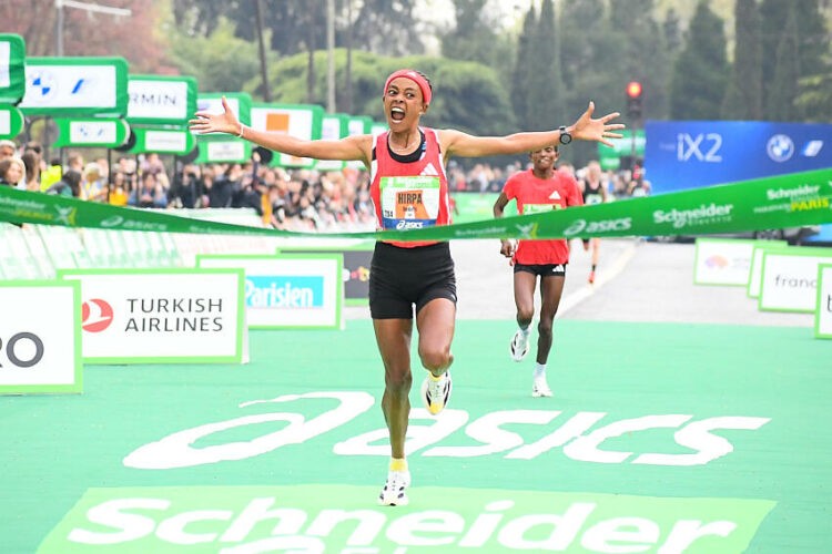 Athlétisme / Marathon de Paris – Bedatu Hirpa triomphe