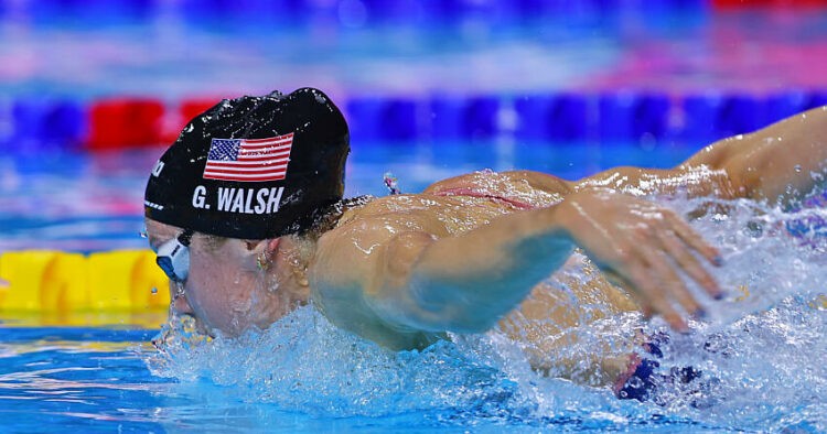 Natation – Gretchen Walsh s’offre un double record du monde sur 100 m papillon