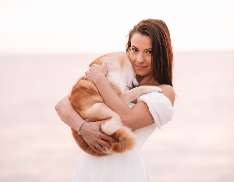 Entretien – Denitsa Ikonomova : « Gimsy, c’est ma première fille » – Sa chienne la suit sur le plateau de Danse avec les stars et sur les tournées !