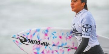 Surf – Tya Zebrowski, 14 ans, qualifiée pour le circuit pro
