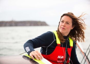 « En mer, j’ai trouvé ma place » : Rencontre avec Sasha Lanièce, navigatrice et fondatrice de l’écurie 100 % féminine Les Déferlantes