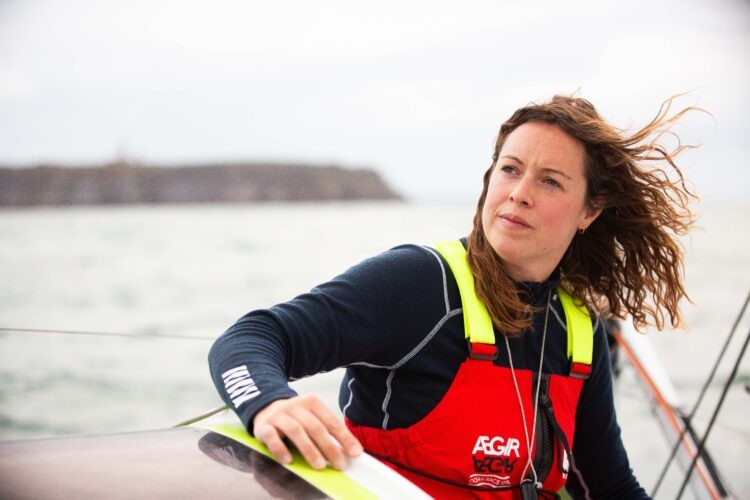 « En mer, j’ai trouvé ma place » : Rencontre avec Sasha Lanièce, navigatrice et fondatrice de l’écurie 100 % féminine Les Déferlantes