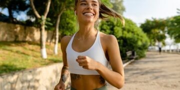 Colgate s’engage aux côtés des sportifs et des coureurs du Hoka Semi de Paris 2026 !