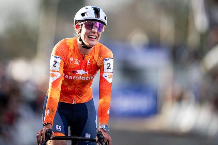 Cyclo-cross – Lucinda Brand championne du monde