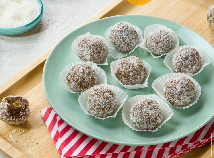 Recette plaisir & performance : boules énergie avocat / chocolat
