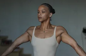 Dounia Lhr, première femme au monde à réussir la croix de fer : « Rien n’est impossible lorsqu’on fait preuve de travail, de discipline et de persévérance »