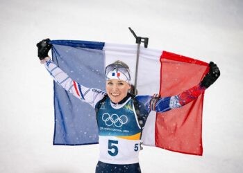 Biathlon / JO 2026 – Océane Michelon signe l’apothéose bleue : l’or de la mass start pour conclure des Jeux parfaits, Julia Simon en argent