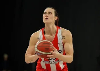 Bsaket – Julie Tétart, transgenre : « Je suis en paix et heureuse dans le corps que j’ai aujourd’hui »