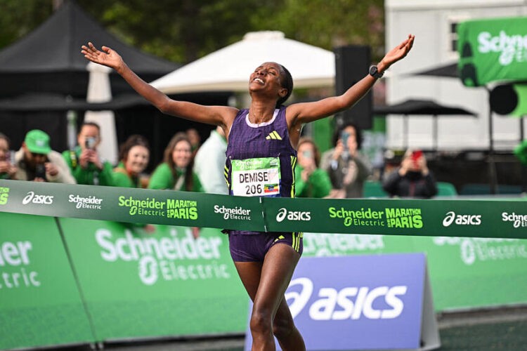 Marathon de Paris – Demise pulvérise le record