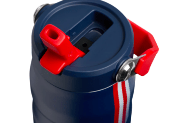 Avec sa gourde tricolore, Stanley 1913 accompagne les supporters français durant l&rsquo;été
