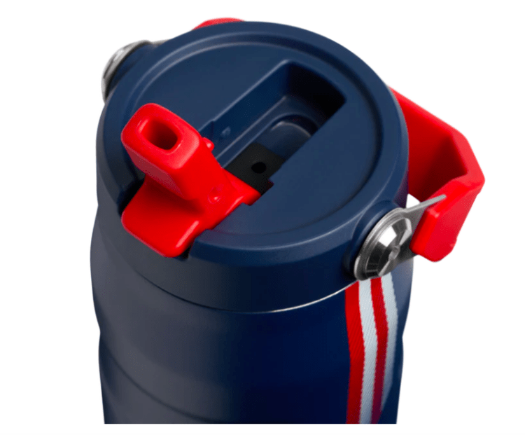 Avec sa gourde tricolore, Stanley 1913 accompagne les supporters français durant l&rsquo;été