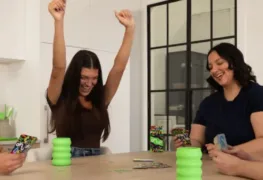 Dnup : le petit jeu de cartes qui retourne les parties… et les cerveaux !