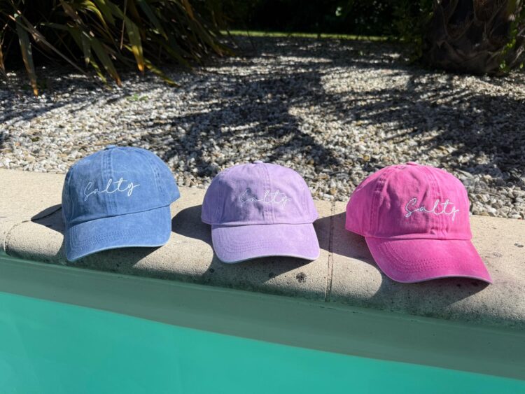 Shopping – Éclats de Jade : les casquettes qui suivent toutes les envies d&rsquo;évasion