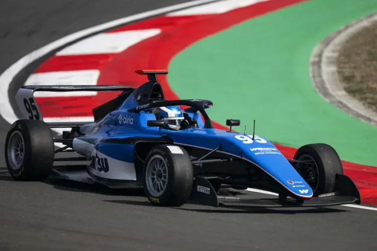 Jade Jacquet entre dans l’histoire de la F4 France