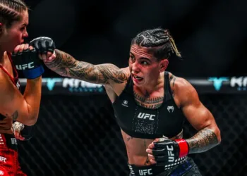 MMA : Nora Cornolle, la combattante qui a tout recommencé à 31 ans