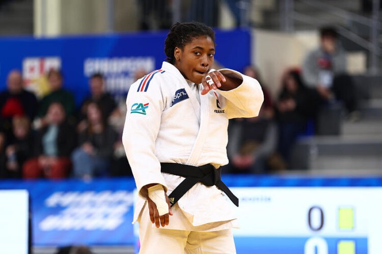 Judo / Mondiaux – Sarah-Léonie Cysique évacuée après une lourde chute