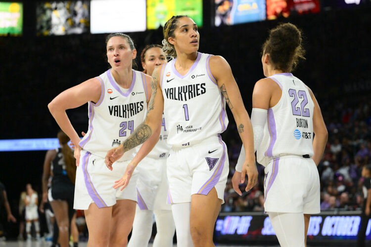 Basket / WNBA – Gabby Williams envoie les Valkyries en finale face à Atlanta